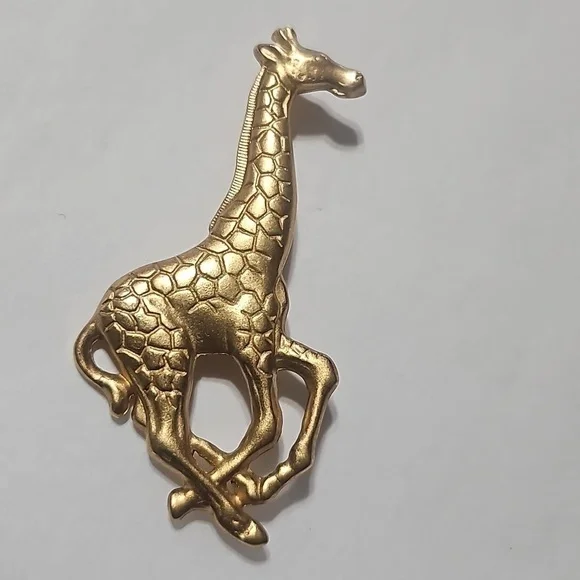 Women's Giraffe ๐ฆ Brooch - Picture 2 of 5